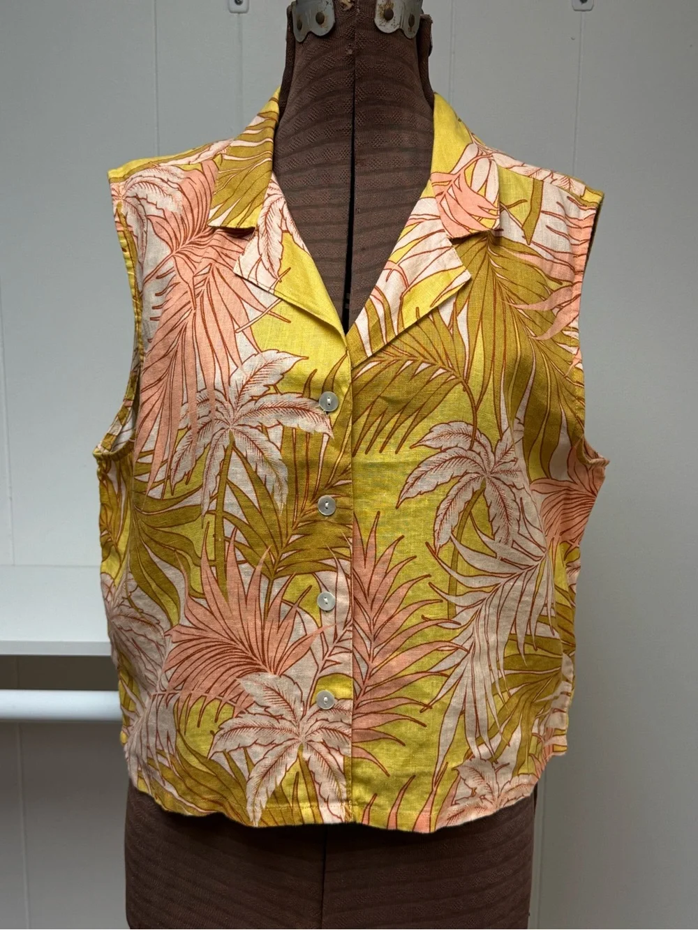 Tahari 100% Linen Tropical Palm Print Sleeveless Top MOP Buttons Size XL - Picture 1 of 10